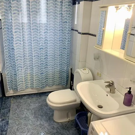 “city Center View” 2 Bedroom 地拉那
