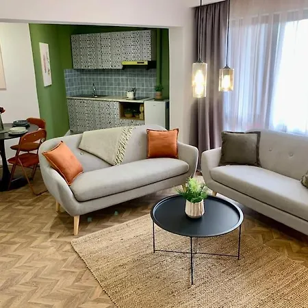 アパート “city Center View” 2 Bedroom ティラナ