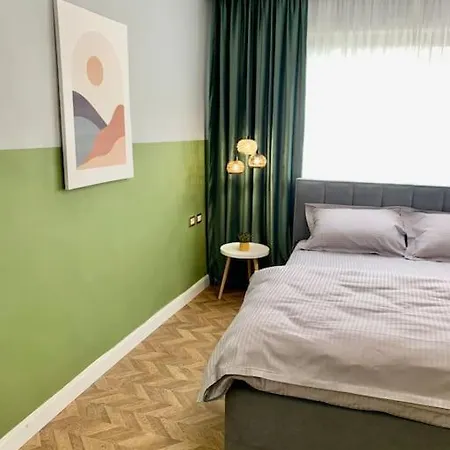 “city Center View” 2 Bedroom アパート ティラナ